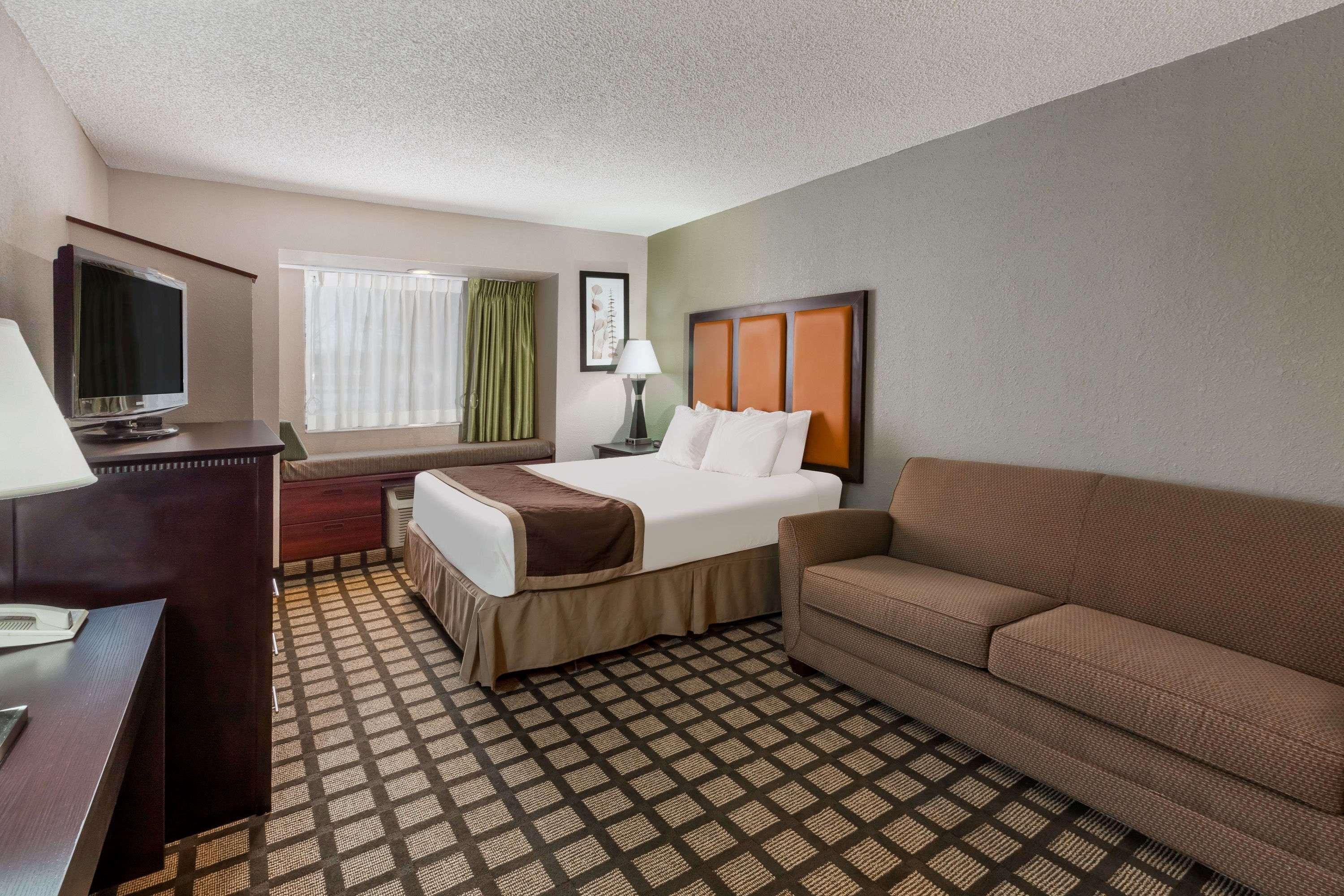 Baymont By Wyndham Gaylord Hotel Buitenkant foto