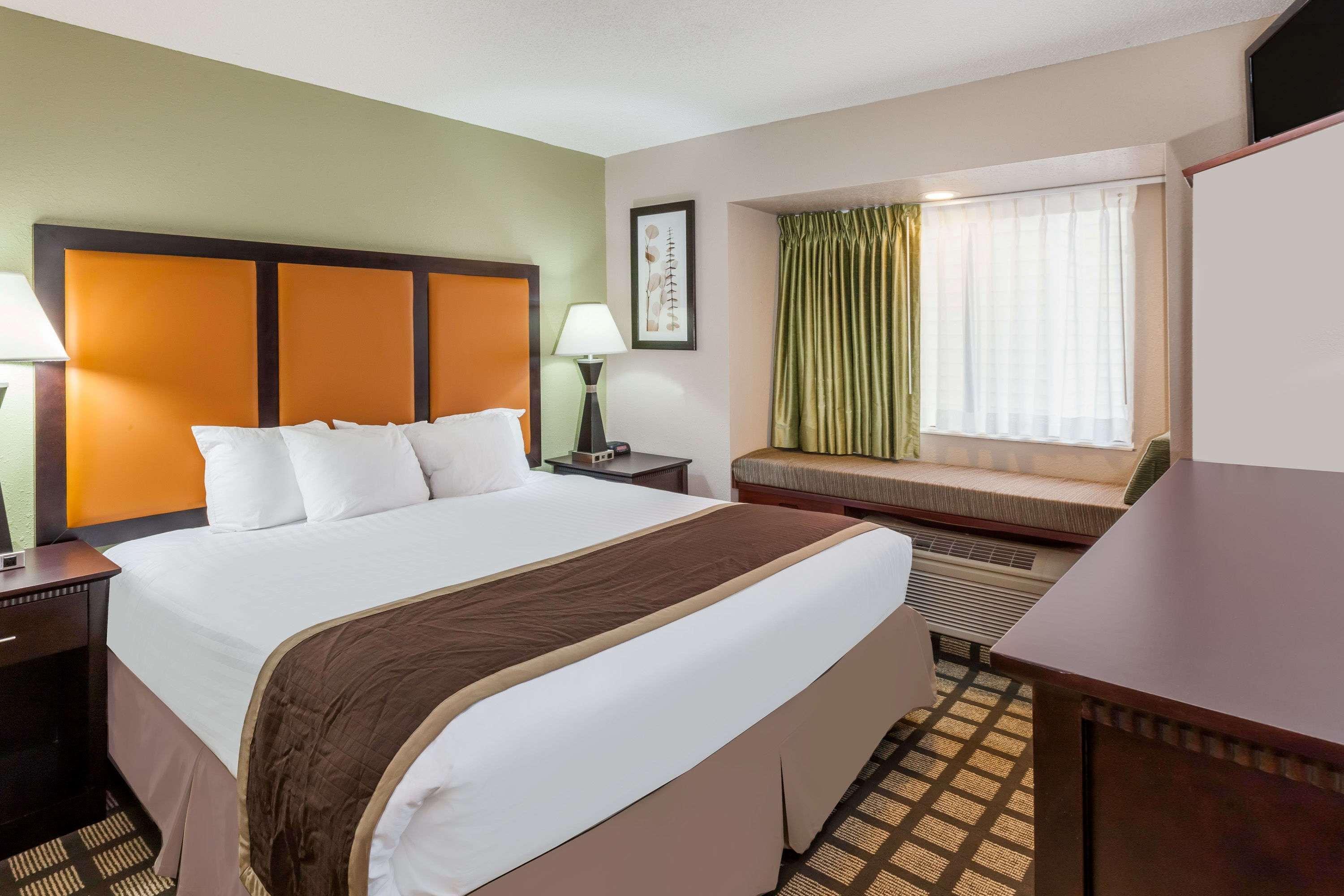 Baymont By Wyndham Gaylord Hotel Buitenkant foto