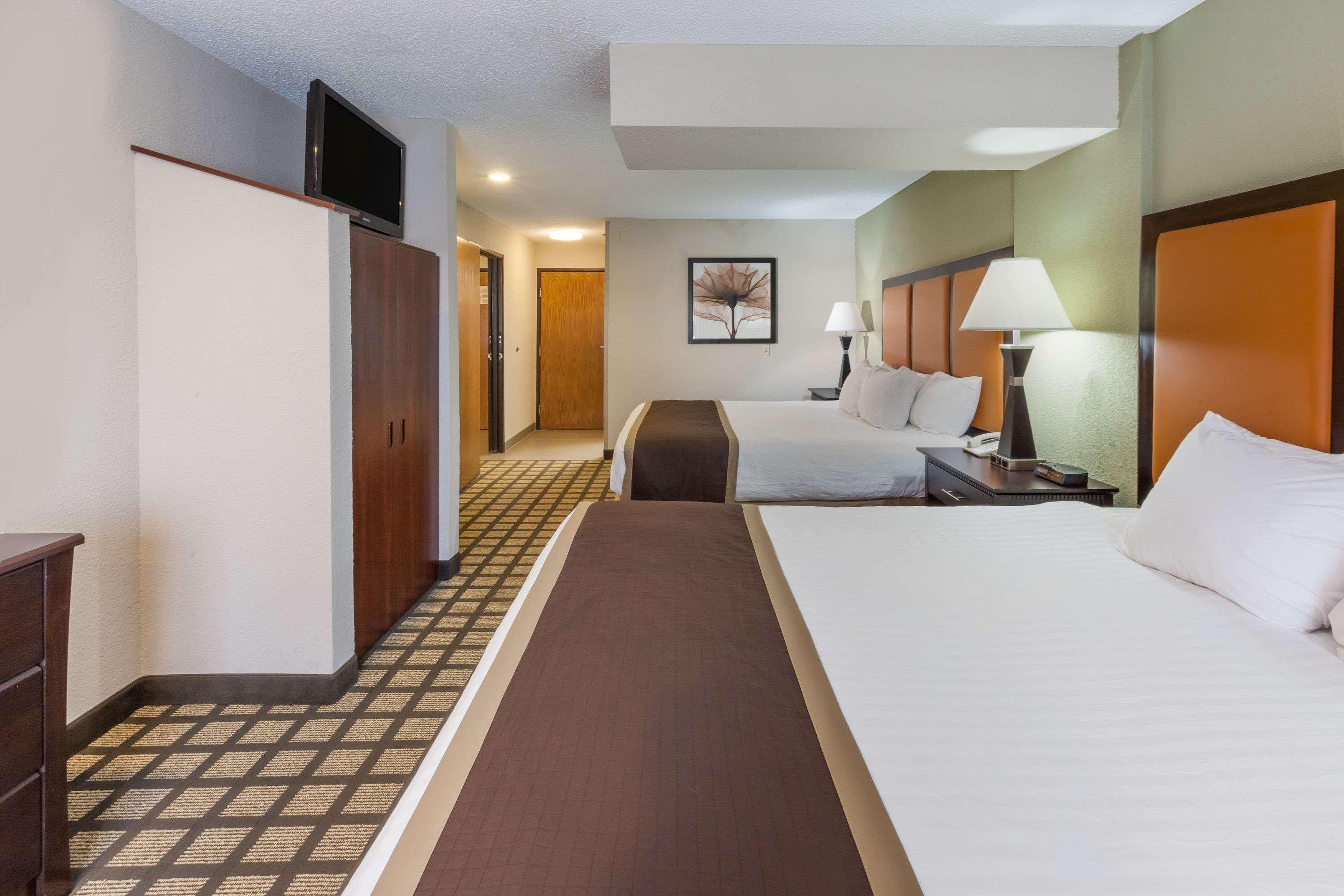 Baymont By Wyndham Gaylord Hotel Buitenkant foto