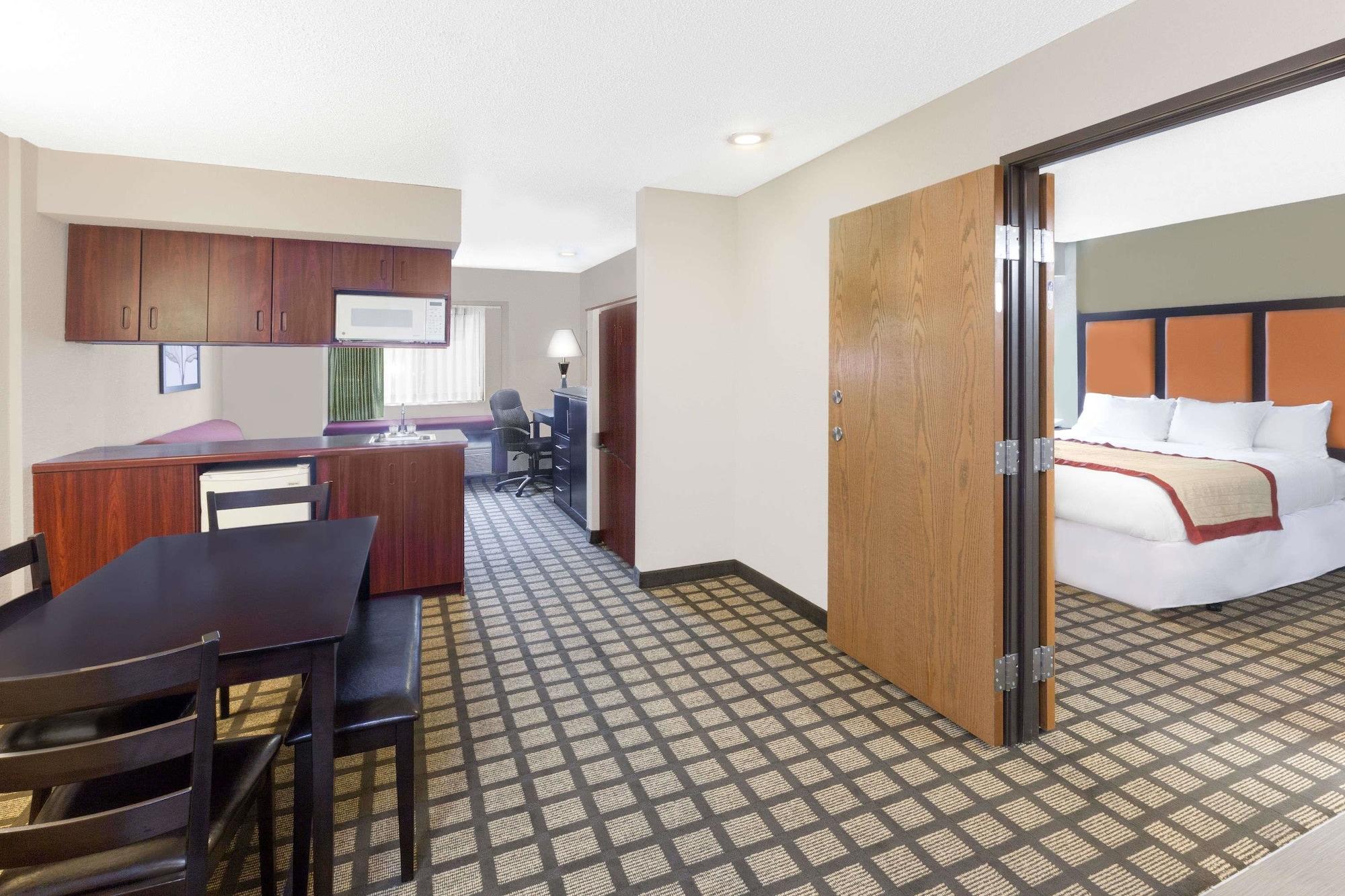 Baymont By Wyndham Gaylord Hotel Buitenkant foto