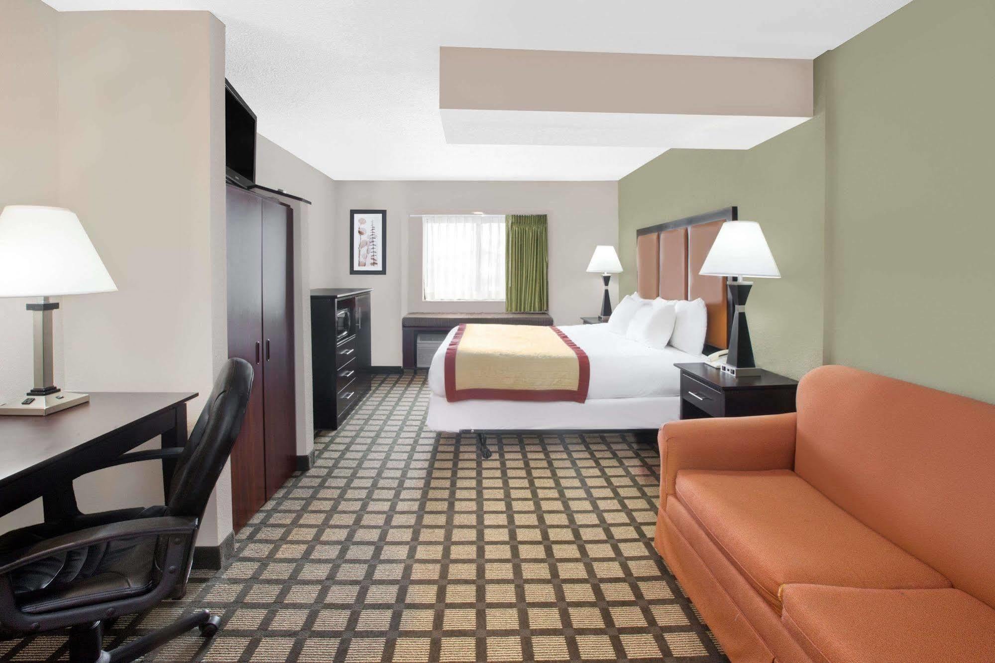 Baymont By Wyndham Gaylord Hotel Buitenkant foto