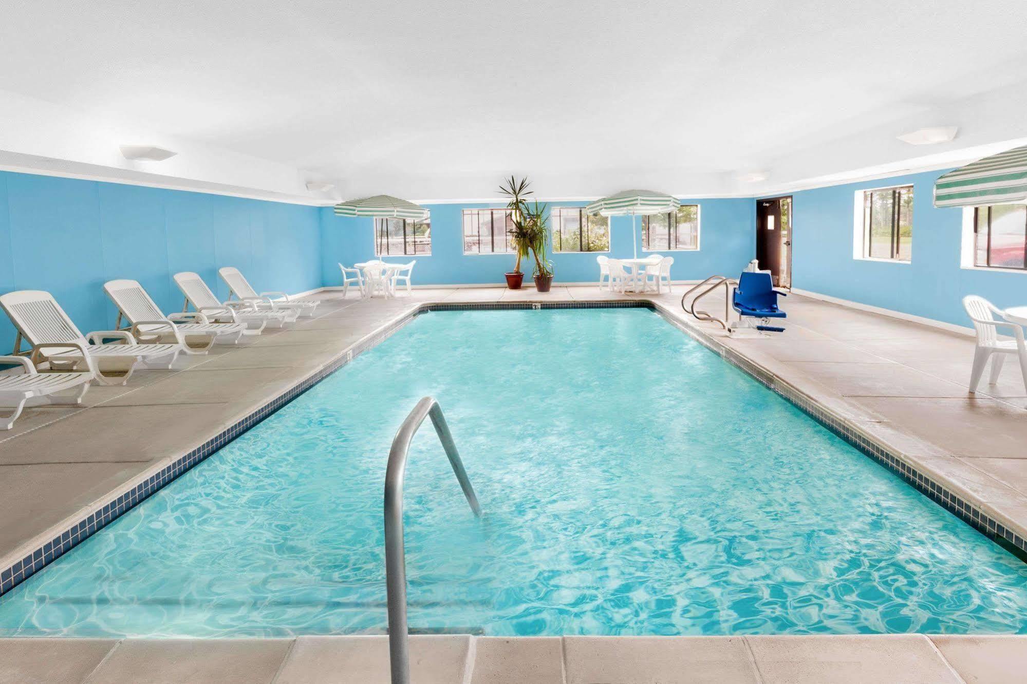 Baymont By Wyndham Gaylord Hotel Buitenkant foto